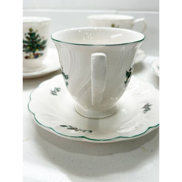 Set of 4 Vintage Nikko Happy Holidays Porcelain China Cups/Saucers - Picture 4 of 7